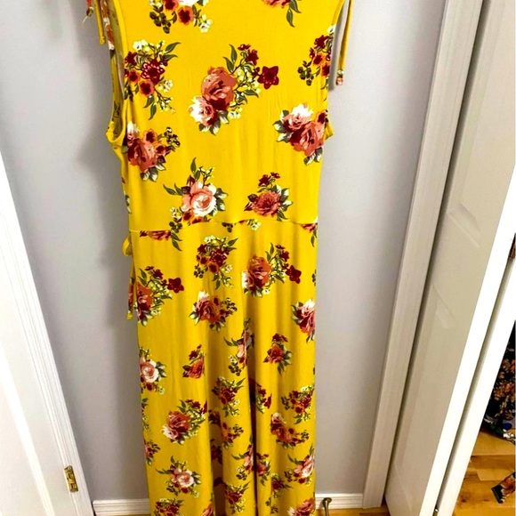 Summer dress - Picture 3 of 3